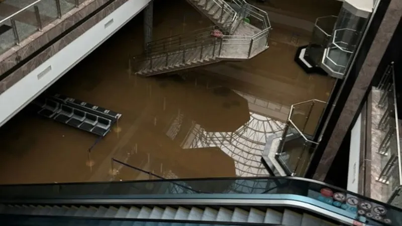 Aeroporto de Porto Alegre, uma das cidades que sofre com as enchentes
