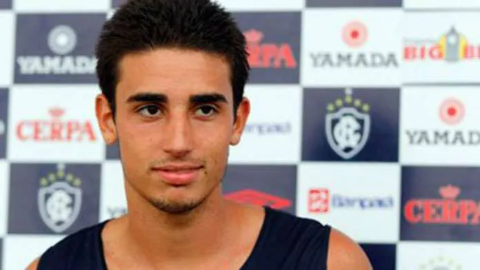 Thiago Galhardo, então aos 23 anos, como jogador do Clube do Remo.