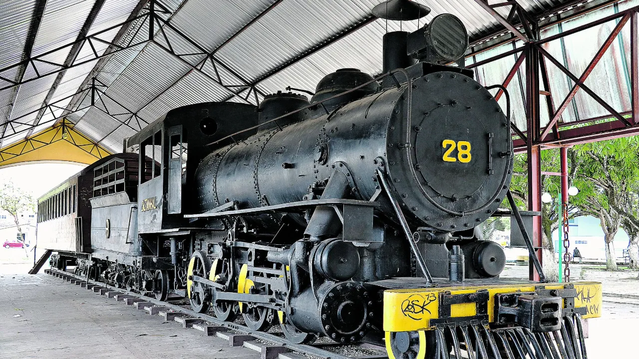 Antiga locomotiva da estrada de ferro de Bragança