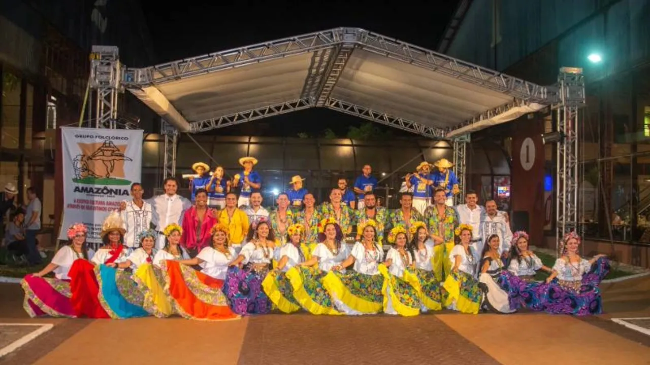 Além de carimbó, o grupo também apresenta outras danças regionais e o show é totalmente gratuito.