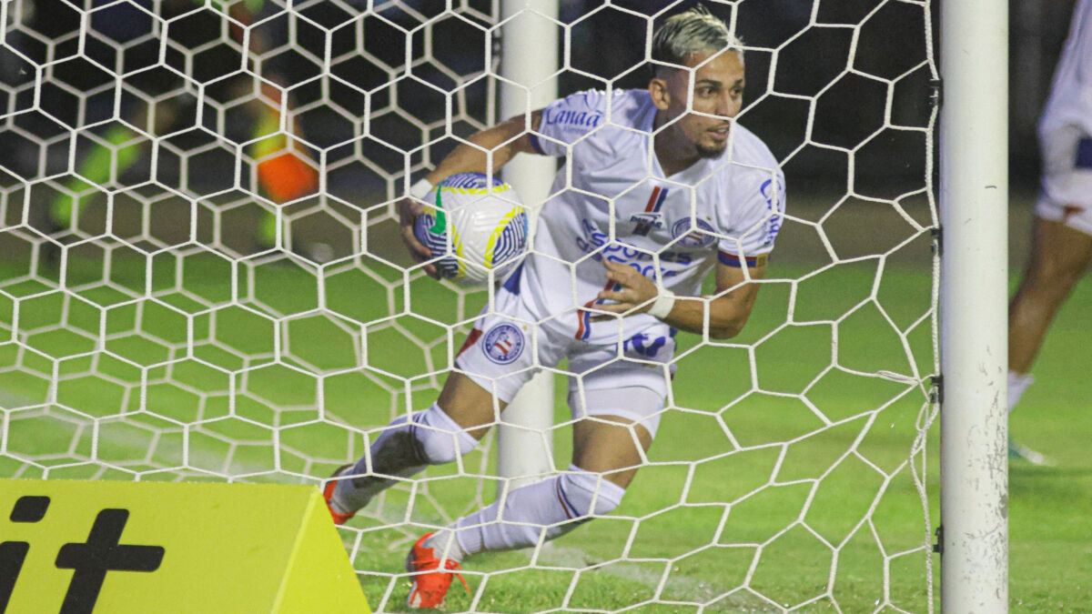 Vitória abre 2 a 0, mas Bahia busca empate no Barradão