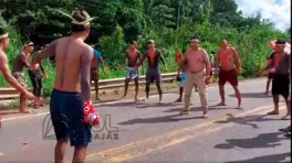 Indígenas bloquearam a rodovia BR-222 nesta segunda-feira (22)