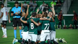 Goiás não perde há seis jogos e está no G4 da Série B do Campeonato Brasileiro