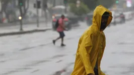 Bombeiros conseguiram resgatar 5 pessoas