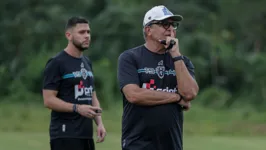 Hélio dos Anjos estuda a formação ideal para o Paysandu vencer o primeiro jogo na Série B