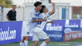 Esli Garcia e Juninho podem aparecer no time titular, porém a decisão final é do técnico Hélio dos Anjos.