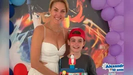 Ana Hickmann comemorou os 10 anos do filho