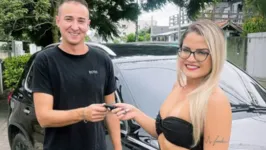 Marido presenteou a esposa após vê-la em sexo com ator pornô