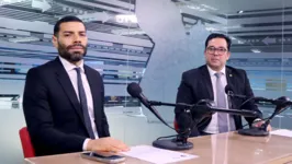 Yuri Vilanova e Cássio Bitar no estúdio da RBA TV para o especial da semana do Comando do Consumidor.