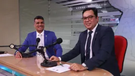 Dr. Carlos Márcio de Melo Queiroz, juiz de direito e coordenador do NUPEMEC do TJPA com o colunista Cássio Bitar no estúdio da RBA TV.
