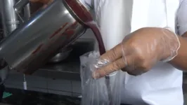 Além da entressafra, a revenda de açaí por atravessadores também afeta os preços