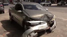 No cruzamento perigoso, um dos carros envolvido no acidente teve a frente completamente destruída