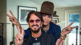 Ringo Starr e Linda Perry celebrando a parceria criativa que deu vida ao novo EP 'Crooked Boy'. Uma união de lendas da música que promete emocionar os fãs em cada nota.