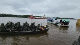 O Exército Brasileiro foi o pioneiro na ação de lançar cabos submersos pelos rios do Norte do Brasil com o Projeto Amazônia Conectada (PAC).