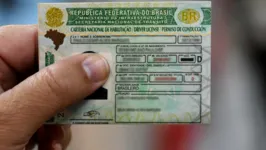 A CNH é um dos documentos oficiais com foto que podem ser usados como identificação no Brasil.