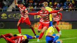 O Cádiz e o Granada estão entre os últimos colocados e precisam vencer nessa reta final de La Liga para seguir na competição. O jogo será nesta sexta-feira (29) às 17h (de Brasília) no Estádio Nuevo Mirandilla, em Cádiz, Espanha.