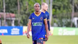 Joãozinho vai ganhar chance na equipe titular