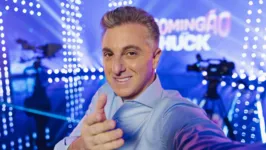 Luciano Huck apresenta atualmente o programa Domingão com Huck, na TV Globo