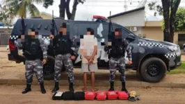 Os policiais encontraram sete caixas de provedores escondidas em um terreno baldio próximo a casa onde o suspeito estava escondido