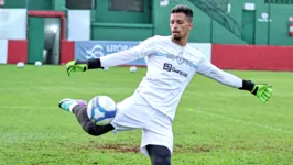 Goleiro renovou contrato e quer fazer história na Série B pelo Paysandu