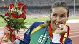 Maurren Maggi foi a primeira mulher brasileira a ter conquistado uma medalha de ouro olímpica em provas individuais