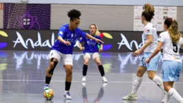 Ana Luiza conquista título importante no futsal feminino da Espanha