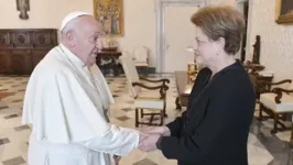 Troca de presentes e amabilidades entre Dilma e papa Francisco: "amigo do Brasil"