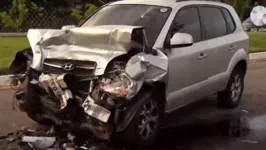 Veículo que pertence a Seap ficou com a frente totalmente destruída.