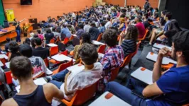 Os cursos devem ser ofertados por instituições de educação superior privadas que participam do programa.