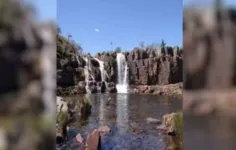 O turista caiu de uma canoa no local.