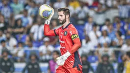 Goleiro fez um belo campeonato e recebeu o merecido prêmio.