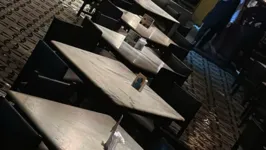 Cenário de alagamento chamou a atenção de clientes do restaurante Roxy Bar neste sábado (20) durante temporal em Belém