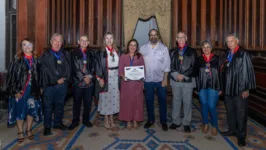 Franssinete Florenzano transmitiu a presidência da APJ a Octávio Pessoa.