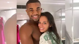 Imagem ilustrativa da notícia Juntos? Davi aparece sem camisa com Alane e web repercute