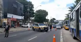 Trecho da avenida continua bloqueado nesta quinta (4)