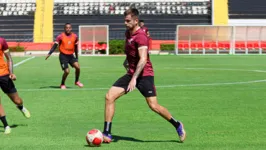 O zagueiro Bernando Schappo, do Botafogo de Ribeirão Preto, comemorou a transferêcia de local do jogo contra o Paysandu da Curuzu para o Mangueirão.