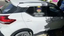 Carro onde a criança foi esquecida ficou fechado e sob o sol por seis horas