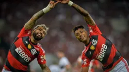 Ídolos da torcida rubro-negro, Gabigol e Bruno Henrique seguem como reservas sob o comando do técnico Tite.