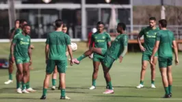 Jogadores do Fluminense durante último treinamento antes da estreia na Libertadores, nesta quarta (3), em Lima, no Peru.