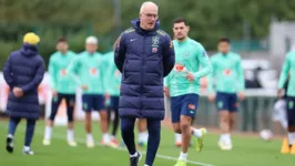 Dorival Júnior tem priorizado características comuns aos times ingleses durante os treinos da Seleção em Londres.