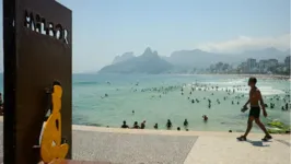 A praia de Ipanema fica localizada na zona zul do Rio de Janeiro.