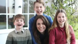 Uma foto com os filhos publicada no último domingo (10) aumentou suspeitas sobre Kate.