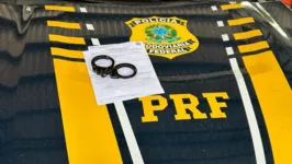 Equipes da PRF abordaram dois ônibus em diferentes data e horário quando verificaram a irregularidade e efetuaram as prisões