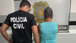 Denúncias de vizinhos levaram agentes da Polícia Civil até o local onde o homem abusava da cadela