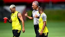 Tite já utilizou quase 30 atletas na atual temporada. Arrascaeta é o atleta de linha com mais minutos em campo.