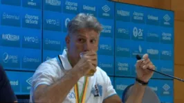 Renato Gaúcho tomou chopp, citou Messi e Cristiano Ronaldo durante a entrevista coletiva após a conquista do heptacampeonato gaúcho pelo Grêmio.