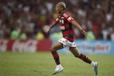 Lateral-direito Wesley