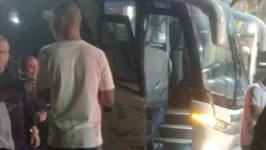 Ônibus que levava policiais militares foi abordado por criminosos armados no Rio de Janeiro