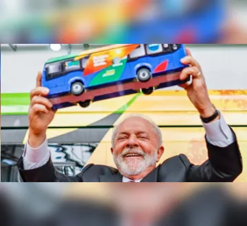 Imagem ilustrativa da imagem Lula deve anunciar 5 mil 'ônibus verdes' e obras em favelas