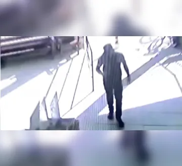 Imagem ilustrativa da imagem Vídeo: seguem as buscas por suspeitos de assalto a loja